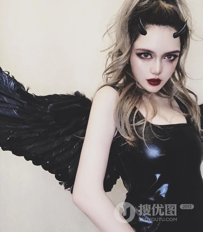 周扬青cos恶魔天使魅惑写真照片，大秀气质匀称气质线条