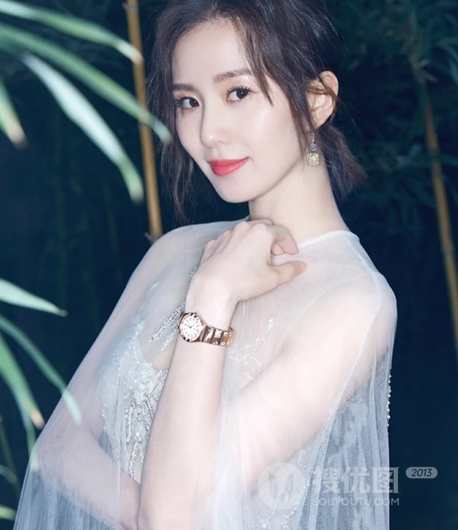 刘诗诗白衣长裙现身竹林仙气动人优雅写真图片