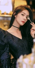 傅菁酷美时尚动人黑色连衣裙高清写真图片