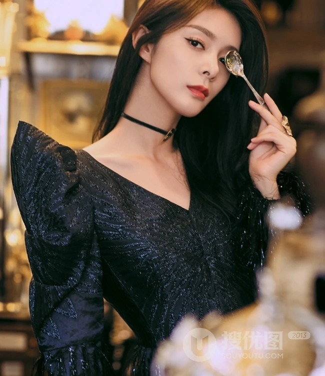 傅菁酷美时尚动人黑色连衣裙高清写真图片