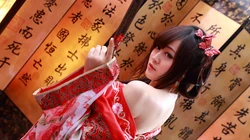 大红色调的古代卧房的汉服小姐姐2K壁纸