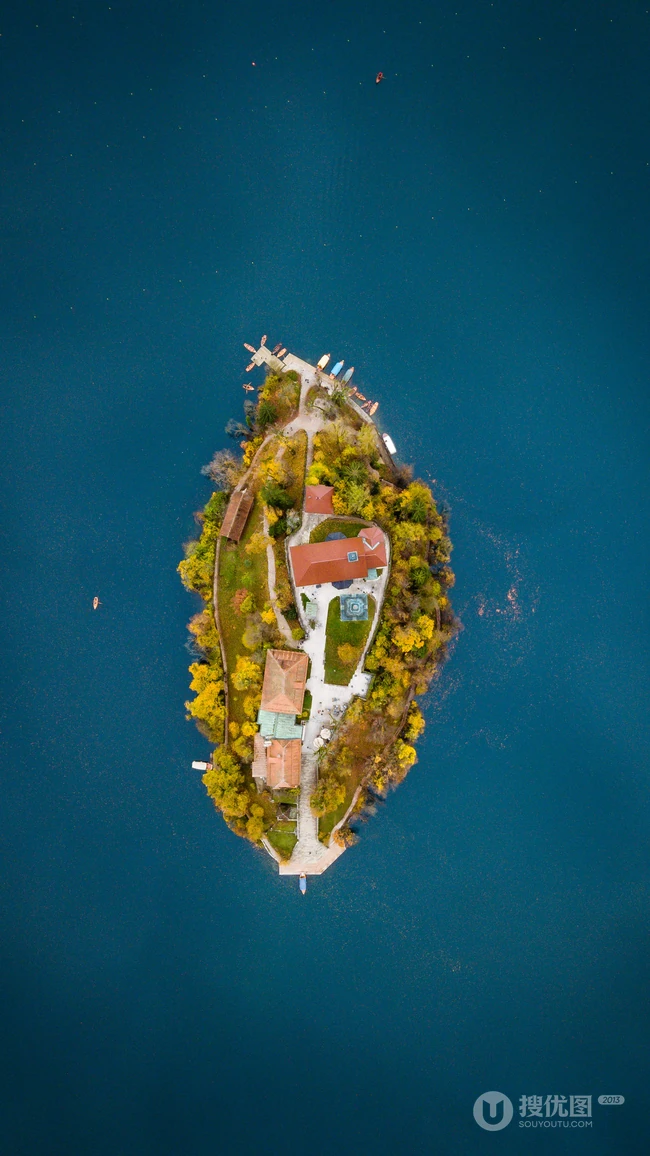 航拍海上的小岛，灯塔的唯美海上风景手机壁纸
