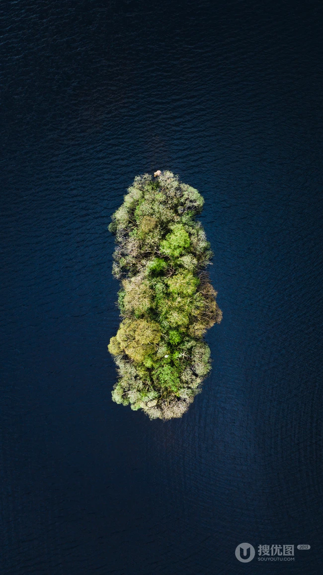 航拍海上的小岛，灯塔的唯美海上风景手机壁纸