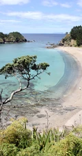 唯美的海边城镇，海洋风景手机背景图片
