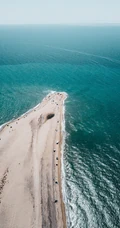 唯美的海边城镇，海洋风景手机背景图片