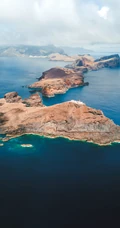 唯美的海边城镇，海洋风景手机背景图片