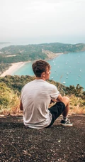 唯美的海边城镇，海洋风景手机背景图片