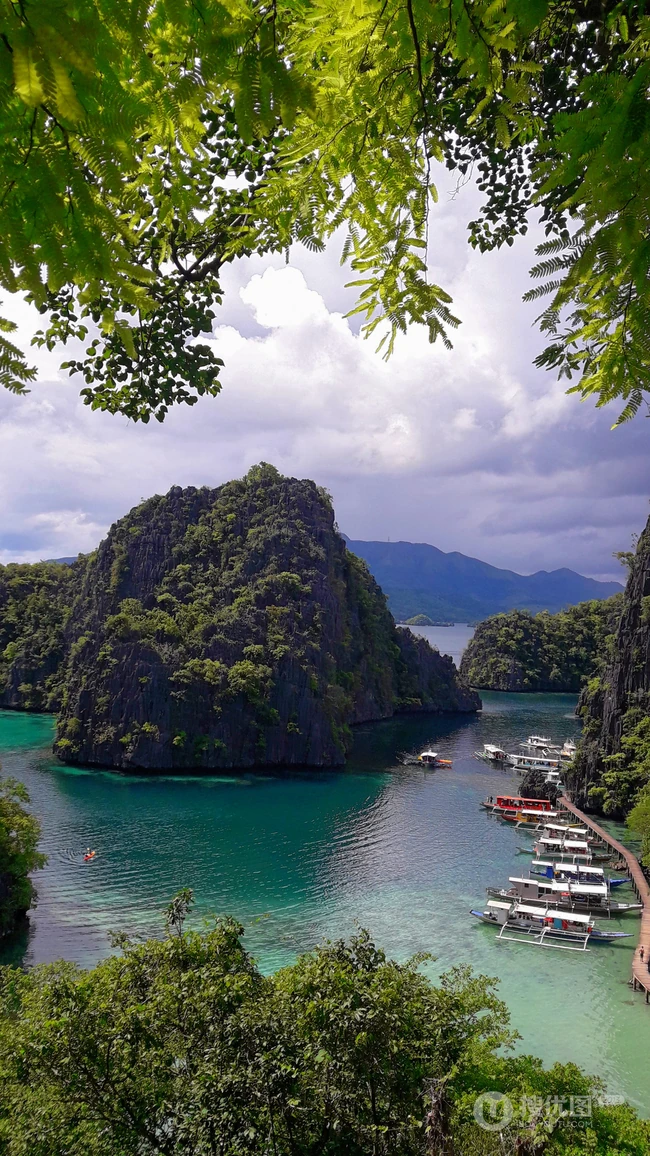 唯美的海边城镇，海洋风景手机背景图片