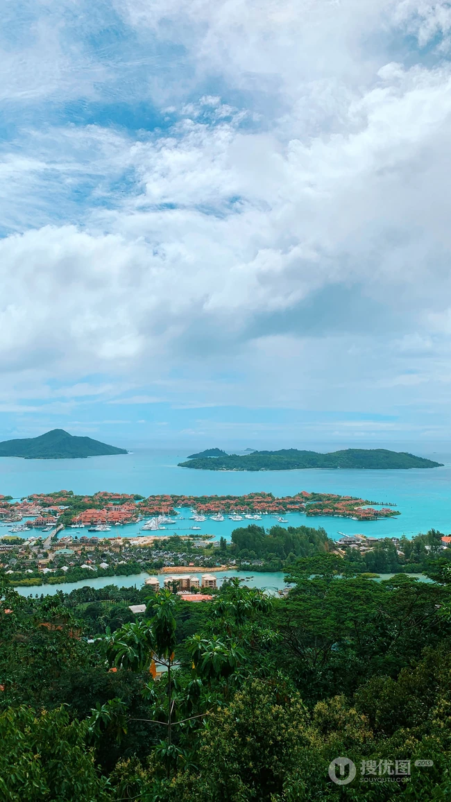 唯美的海边城镇，海洋风景手机背景图片