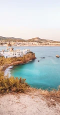 唯美的海边城镇，海洋风景手机背景图片