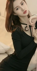 气质女生模特季梦黑色紧身包臀连衣裙高清室内图片