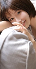 爱上你的笑容，齐刘海短发俏丽双眼皮少女室内写真图片