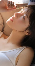 爱上你的笑容，齐刘海短发俏丽双眼皮少女室内写真图片