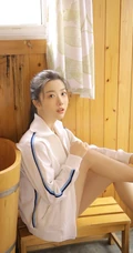 自律也是一种气质，白衣运动装短裤线条少女写真图片