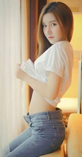 气质长发女生模特季梦 紧身白T牛仔裤室内线条写真图片