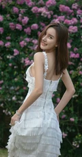 气质女生季梦紧身白衣牛仔短裤青春无语写真图片