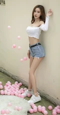 气质女生季梦紧身白衣牛仔短裤青春无语写真图片