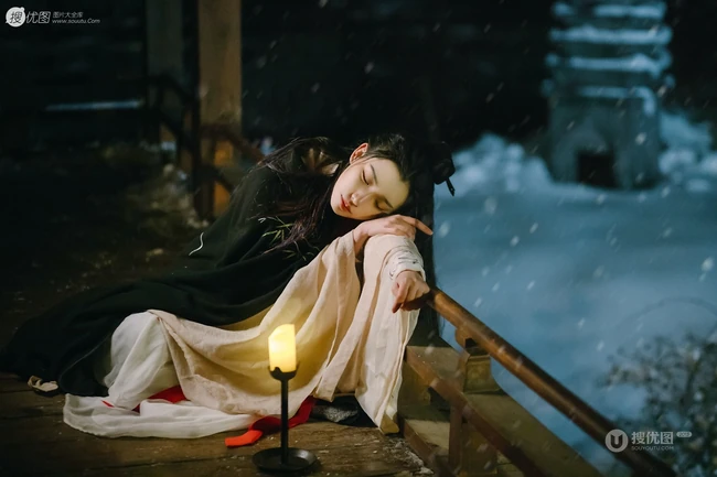 唯美雪景下的古风女生，穿汉服的女生图片 第6张