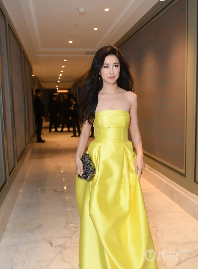 女明星朱珠黄色礼裙长裙礼服出席活动气质图片