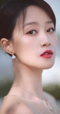 蓝盈莹浅灰轻纱连衣长裙街边小路唯美动人写真图片