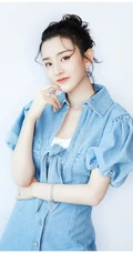 宋祖儿淡蓝色连衣牛仔短裙动人写真图片