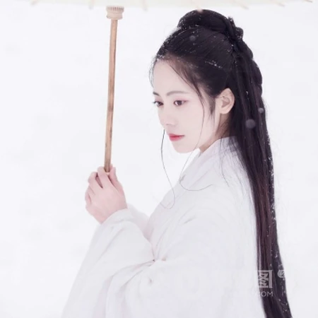2020绝美古风雪景下的小姐姐，柔美绝伦头像