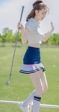 侧颜气质女生，运动风，打高尔夫球的精选短裙少女写真图片