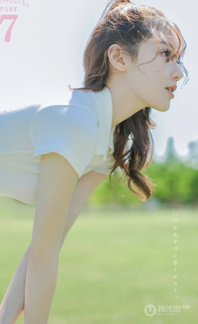 侧颜气质女生，运动风，打高尔夫球的精选短裙少女写真图片