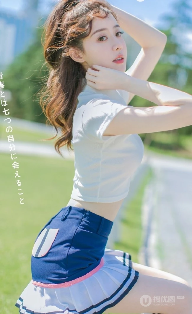 侧颜气质女生，运动风，打高尔夫球的精选短裙少女写真图片