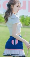 侧颜气质女生，运动风，打高尔夫球的精选短裙少女写真图片