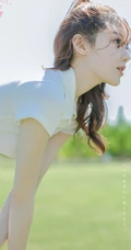 侧颜气质女生，运动风，打高尔夫球的精选短裙少女写真图片