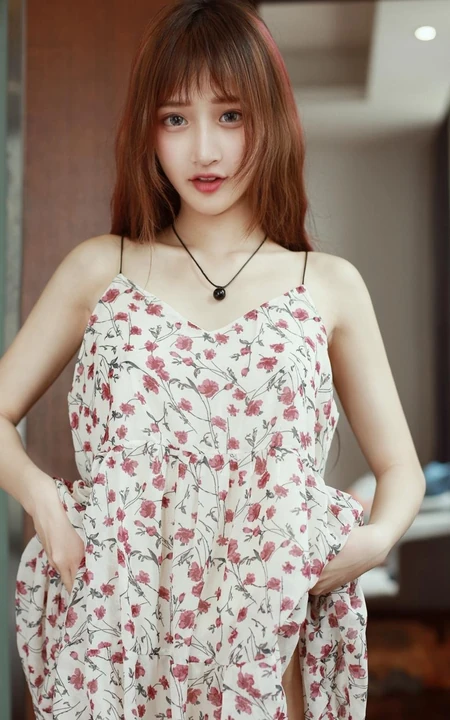 清新清新，娇小骨感，女生little贝壳喵气质碎花长裙写真图片