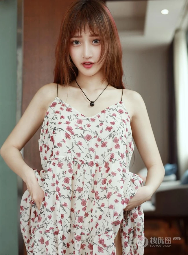 清新清新，娇小骨感，女生little贝壳喵气质碎花长裙写真图片
