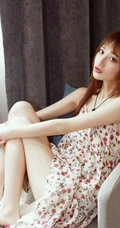 清新清新，娇小骨感，女生little贝壳喵气质碎花长裙写真图片