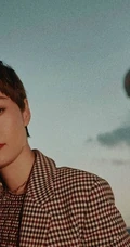 短发女星马伊琍出席活动写真，格纹西装着身干净利落