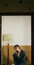 柳岩微博晒多套服饰写真美照，配文称世界上另一个我