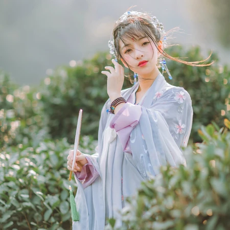 眉心一点朱砂，汉服女生茶园唯美写真