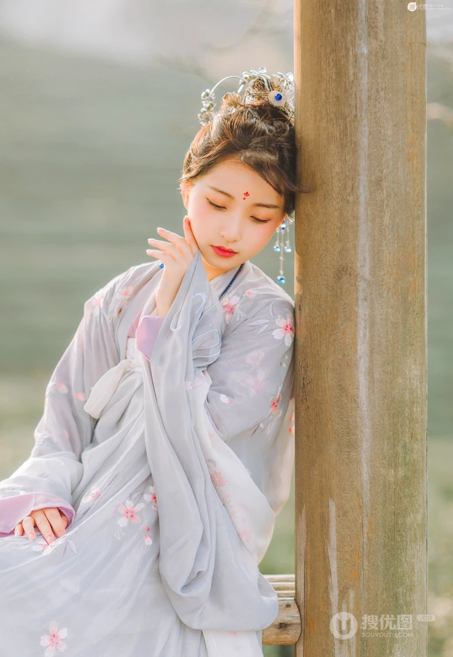 眉心一点朱砂，汉服女生茶园唯美写真 第6张