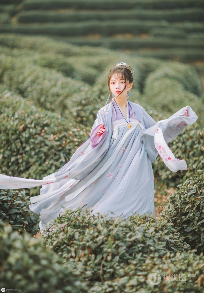 眉心一点朱砂，汉服女生茶园唯美写真 第8张