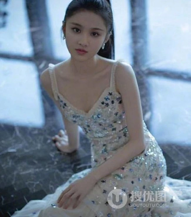 张慧雯气质肩带亮片连衣裙礼服温婉动人写真图片