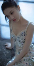 张慧雯气质肩带亮片连衣裙礼服温婉动人写真图片