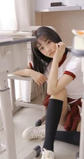 双眼皮精选学生制服短裤台湾少女课桌间动人写真
