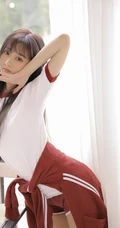双眼皮精选学生制服短裤台湾少女课桌间动人写真