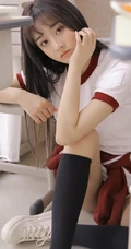 双眼皮精选学生制服短裤台湾少女课桌间动人写真