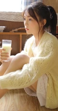 大大的眼睛会说话，大眼睛白皙少女室内写真图片