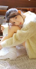 大大的眼睛会说话，大眼睛白皙少女室内写真图片