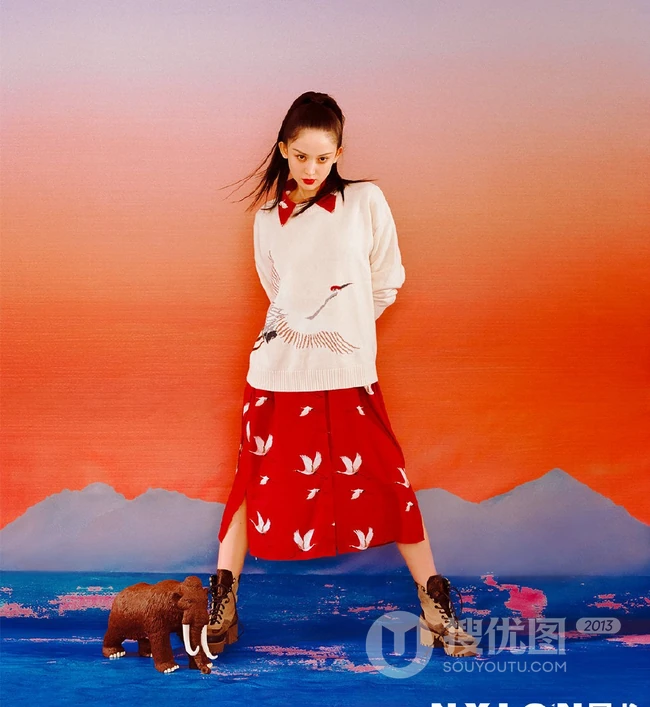 古力娜扎多套复古色彩服饰登《NYLON尼龙》杂志写真大片