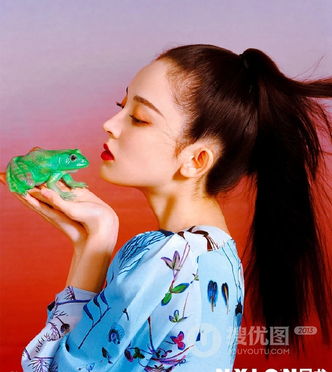 古力娜扎多套复古色彩服饰登《NYLON尼龙》杂志写真大片