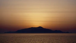 夕阳照射着大海的唯美景象电脑壁纸图片