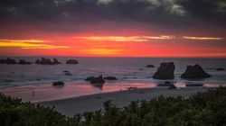 夕阳照射着大海的唯美景象电脑壁纸图片
